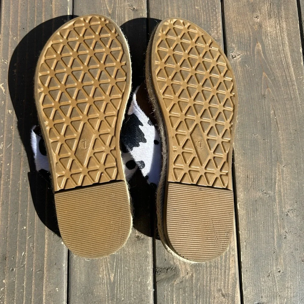 Women’s Charlie Paige Cow Print Sandals Flip‎ Flops Size 7